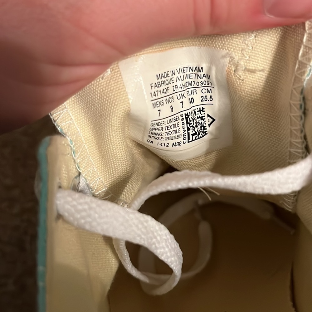 Women’s Converse - Picture 4 of 4